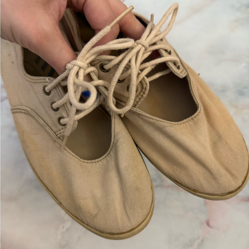 Keds beige laced up shoes flat sneakers size 8.5